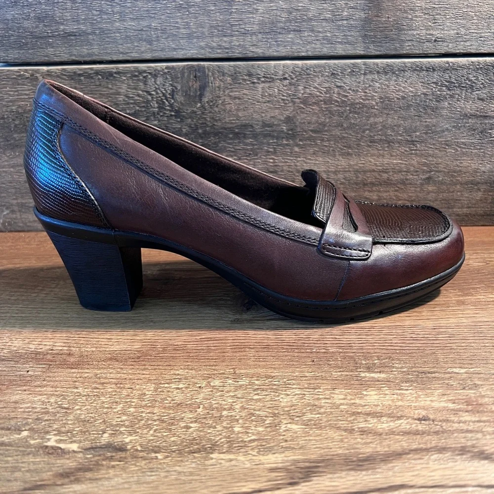 Clarks Bendables Leather Penny Loafer Heels‎ Dark Brown Textured Loafers